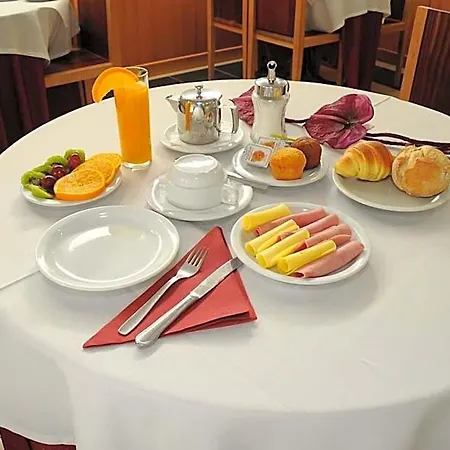 Otel 4 Estacoes