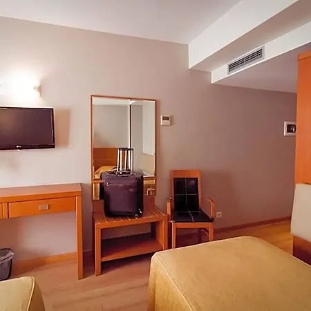 Otel 4 Estacoes 3*