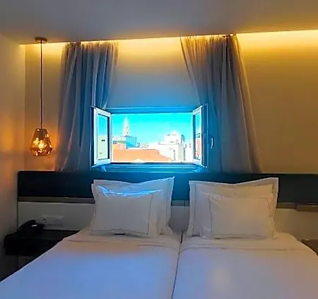 Otel 4 Estacoes