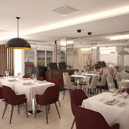 Hotel 4 Estações 3*